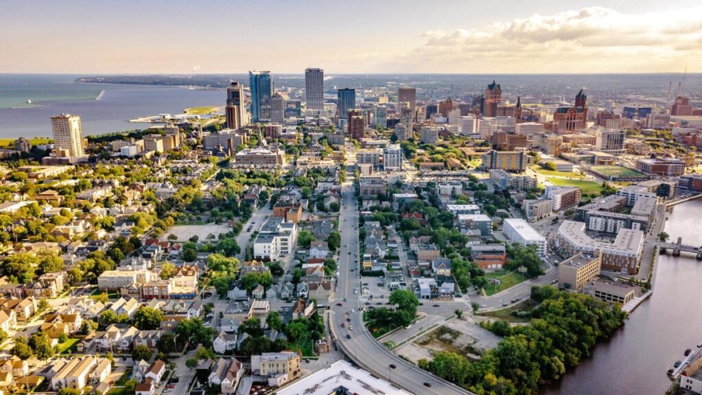 VM_MKEDroneSkyline_67748c42-e66a-4322-a273-91ea6e41476f - The MortgagePoint