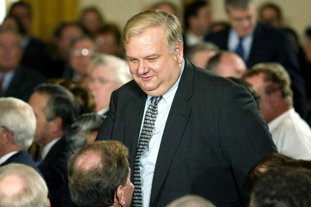 Bush Economic Advisor Larry Lindsey Resigns - The MortgagePoint